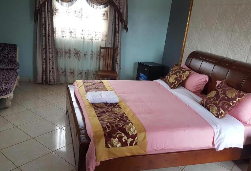 اتاق استاندارد سه نفره, Golden House