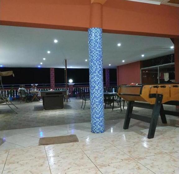 Chambre Triple Standard, Golden House