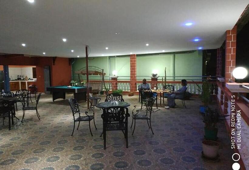 Chambre Triple Standard, Golden House