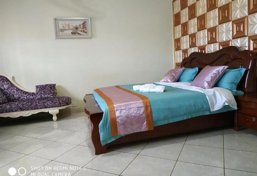 Chambre Triple Confort, Golden House