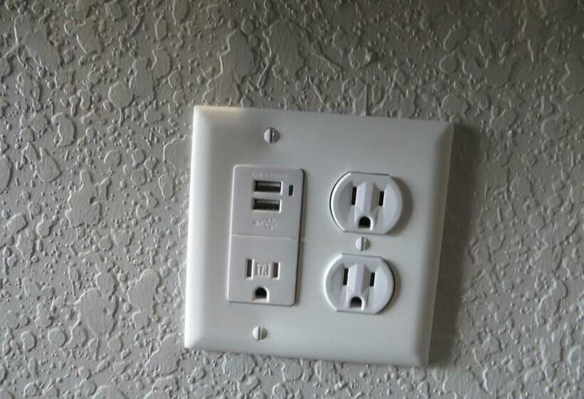 스탠다드 룸 킹사이즈 침대, Crystal Inn