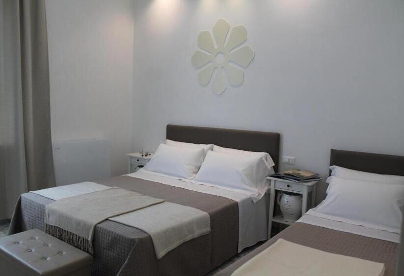 コンフォートトリプルルーム, Flos Guest House