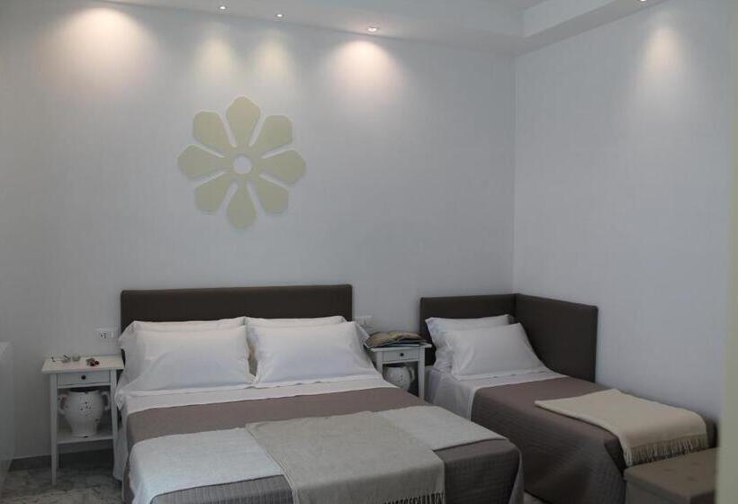 コンフォートトリプルルーム, Flos Guest House