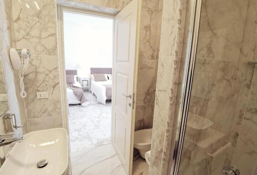 コンフォートトリプルルーム, Flos Guest House