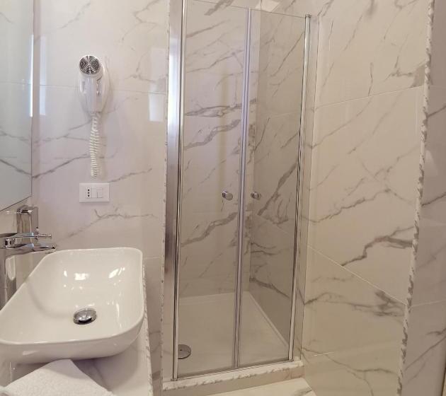 エコノミールーム, Flos Guest House