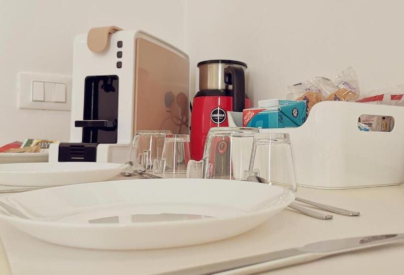 コンフォートトリプルルーム, Flos Guest House