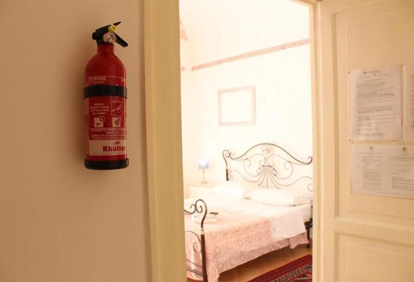 标准间带阳台, Bed&book Palazzo Cutelli