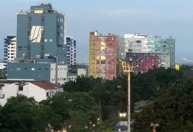 デラックススタジオ, Edificio Saintjoseph