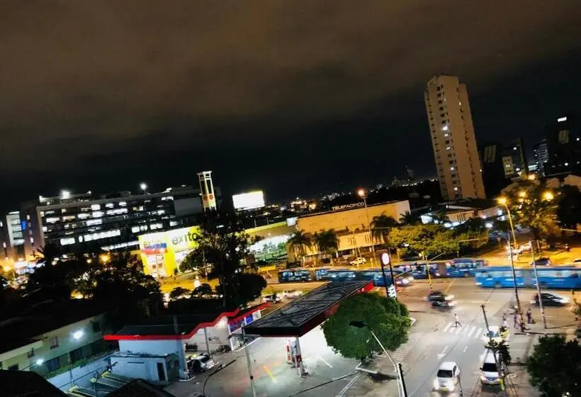 スタンダードスタジオ, Edificio Saintjoseph
