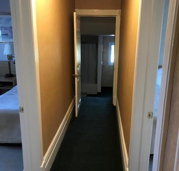 منزل 3 غرف نوم, Country Inn Listowel