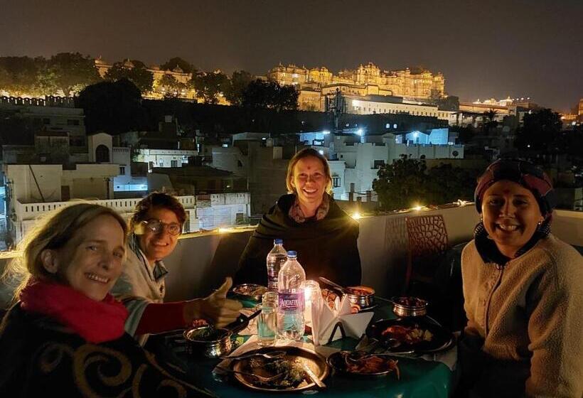 اتاق خانوادگی, Braj Villa