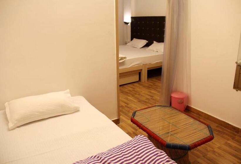 اتاق خانوادگی, Braj Villa