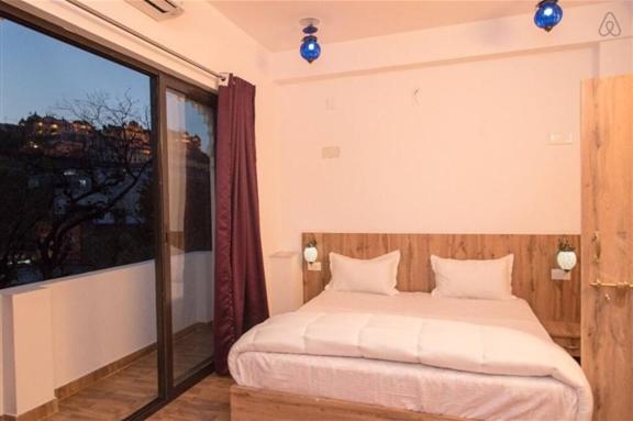 اتاق خانوادگی, Braj Villa