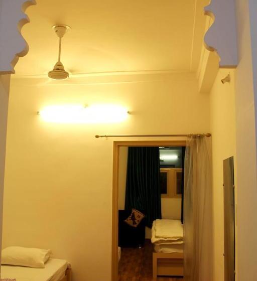 اتاق خانوادگی, Braj Villa