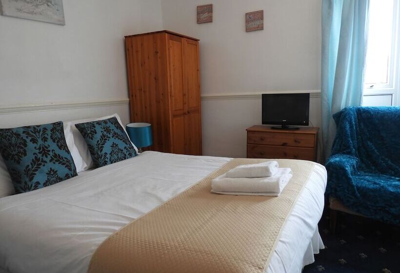 חדר משפחתי, The Merrydale Guest House