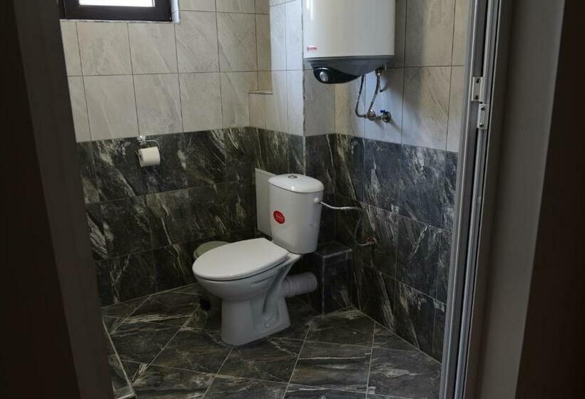 شقة غرفة واحدة مزودة بتراس, Active Apartments