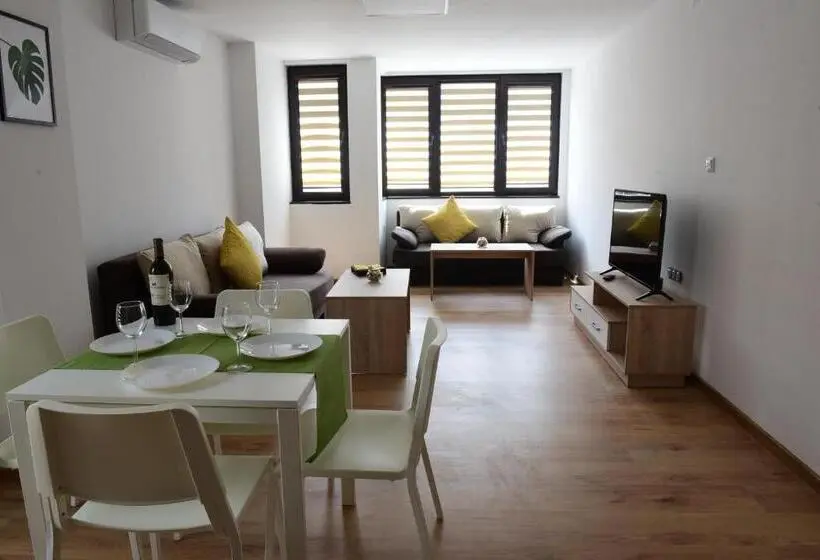 Huoneisto 1 Makuuhuone Terassi, Active Apartments