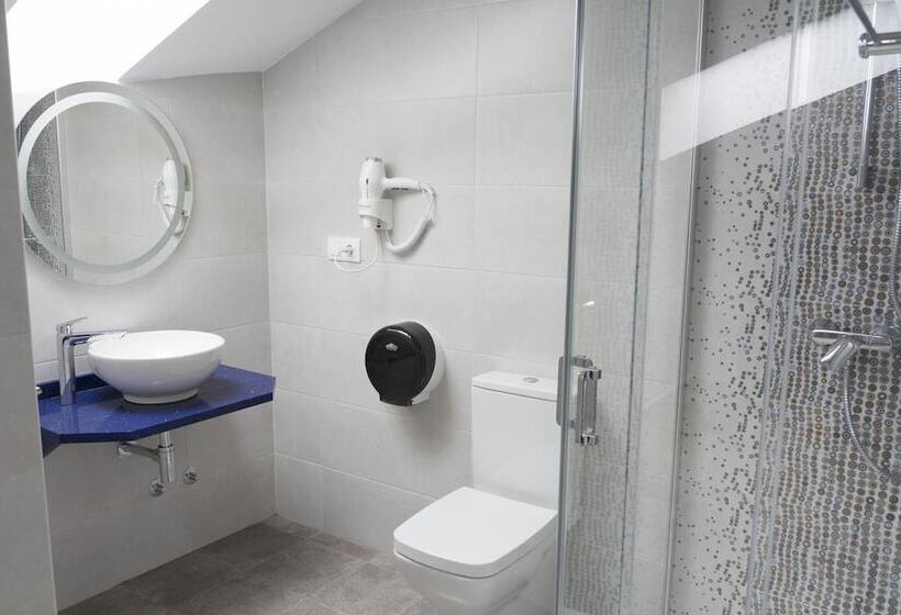 חדר סטנדרט, Mica