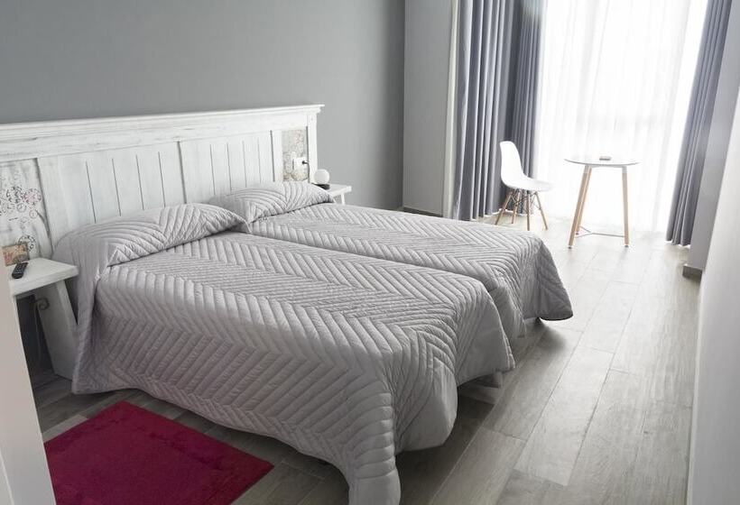 חדר סטנדרט, Mica