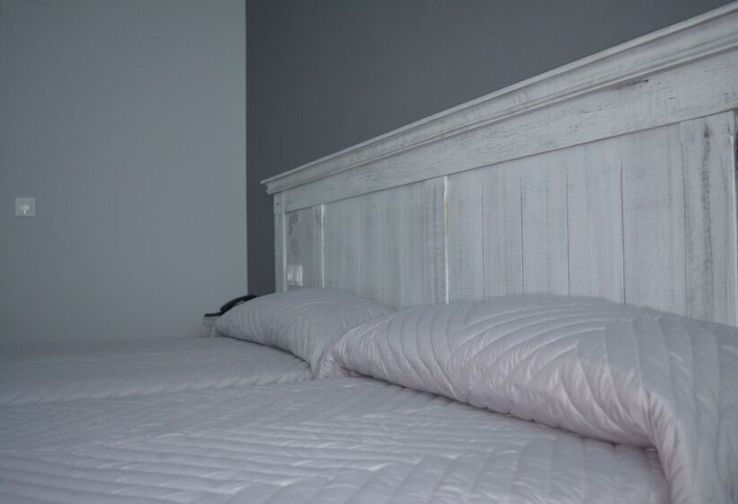 חדר סטנדרט יחיד, Mica