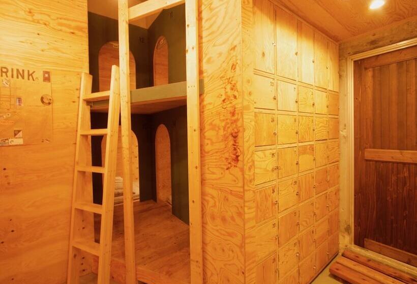 ルームシェアのワンベッド, Ishigaki Guesthouse Hive