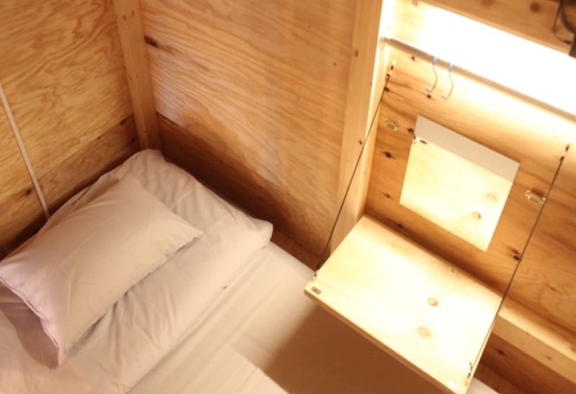 ルームシェアのワンベッド, Ishigaki Guesthouse Hive