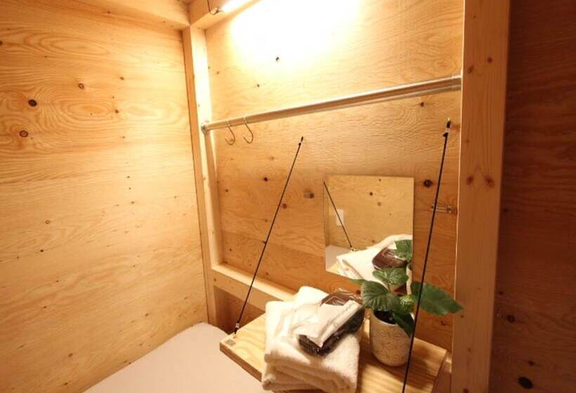 ルームシェアのワンベッド, Ishigaki Guesthouse Hive