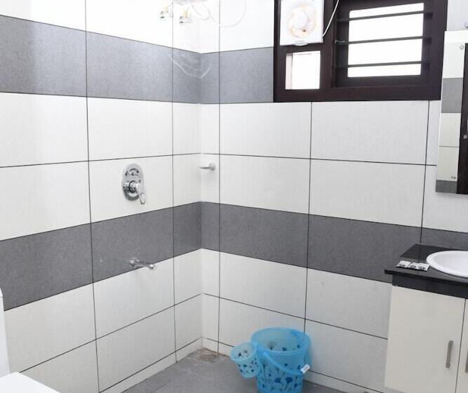 Pokój Rodzinny, Albisville Hilltop Mansion