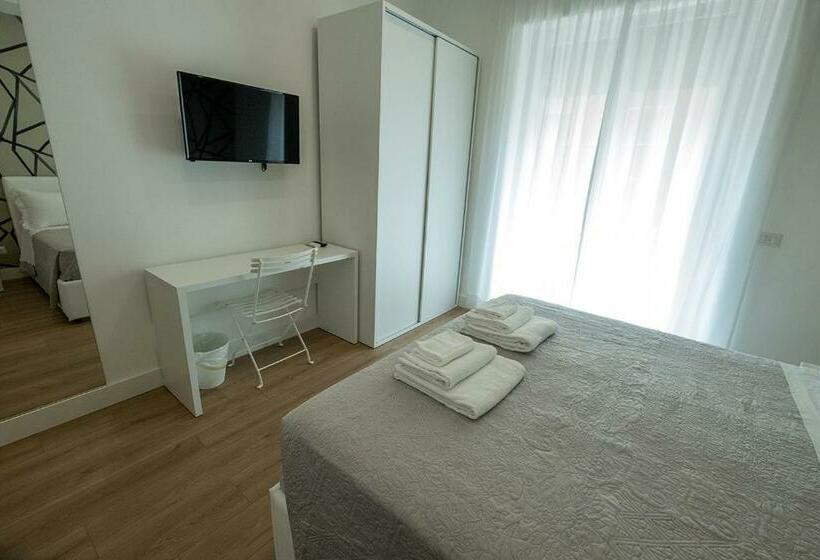 חדר סטנדרט לשלושה עם מרפסת, Suite Pinturicchio