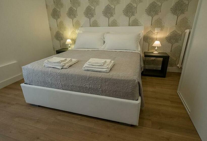 חדר סטנדרט לשלושה עם מרפסת, Suite Pinturicchio