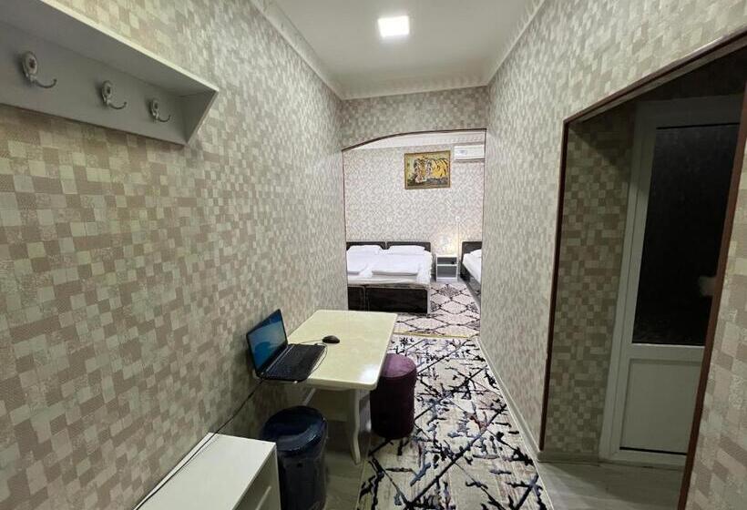 اتاق لوکس سه تخته, Uncle Kolya Boutique