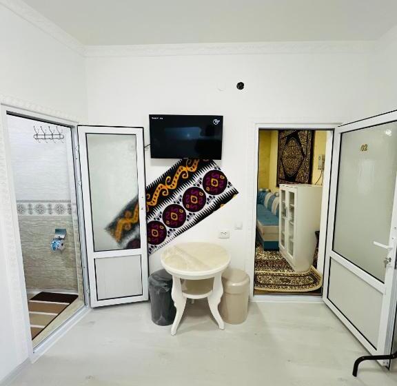 اتاق لوکس چهار تخته, Uncle Kolya Boutique