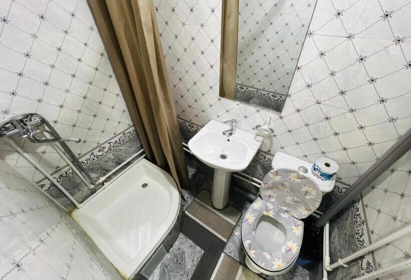 اتاق لوکس چهار تخته, Uncle Kolya Boutique