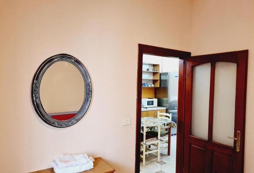 דירת שני חדרים, Villa Gersina Golem