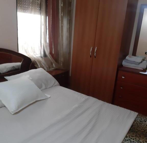 דירת חדר, Villa Gersina Golem