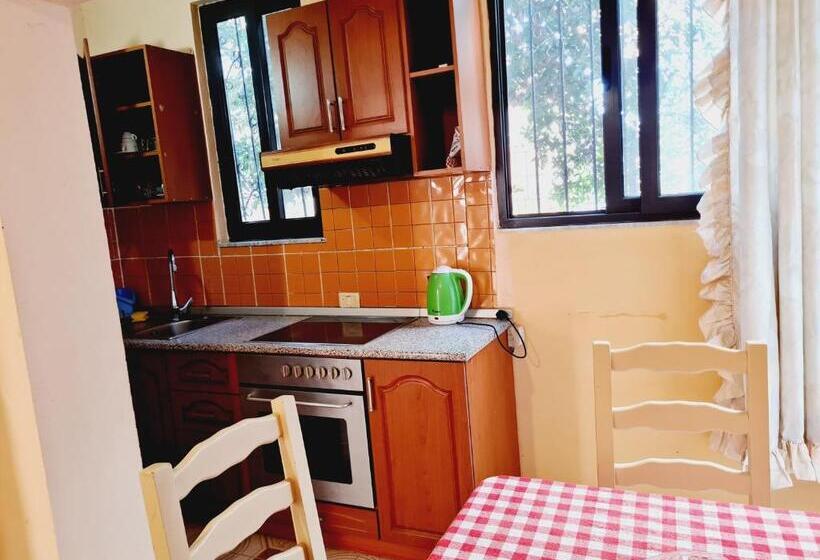 דירת חדר, Villa Gersina Golem