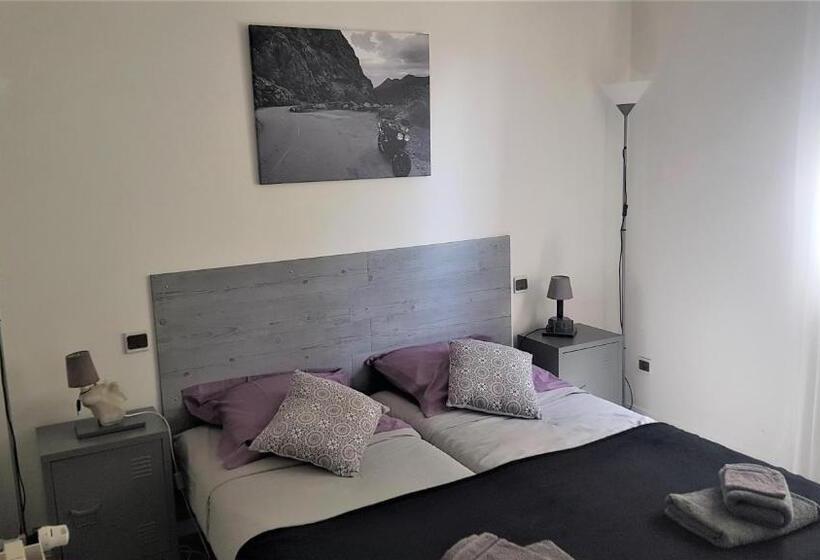 Номер Стандарт Вид на Сад, Corsica Paddock