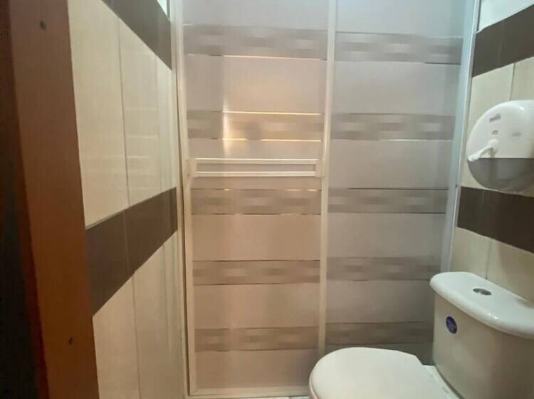 اتاق استاندارد چهار تخته, Hostal El Exito