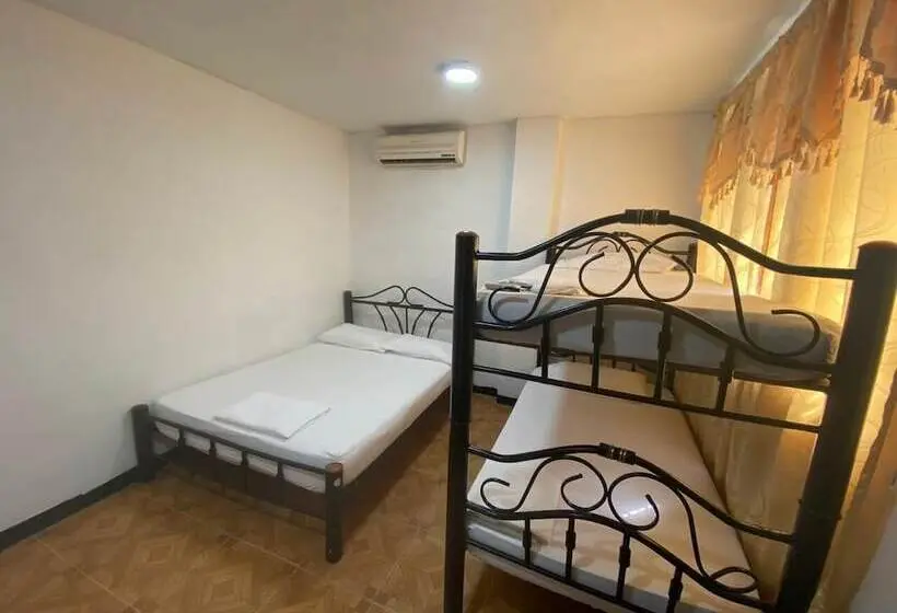 スタンダード４人部屋, Hostal El Exito