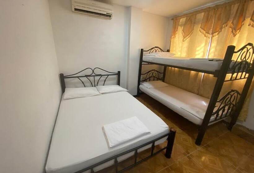 اتاق استاندارد چهار تخته, Hostal El Exito