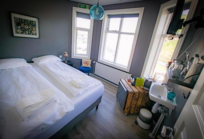 اتاق استاندارد با سرویس بهداشتی مشترک, Guesthouse Hóll