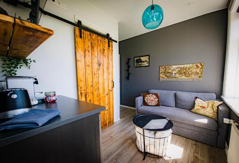 سوئیت جونیور با چشمانداز کوهستان, Guesthouse Hóll