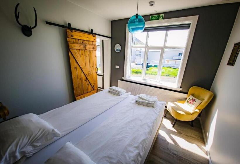 سوئیت جونیور با چشم‌انداز کوهستان, Guesthouse Hóll