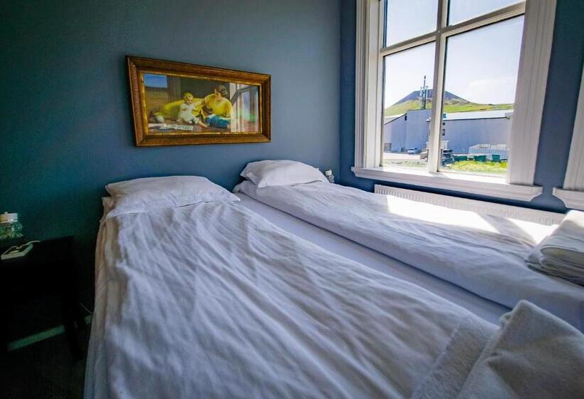 سوییت خانوادگی, Guesthouse Hóll