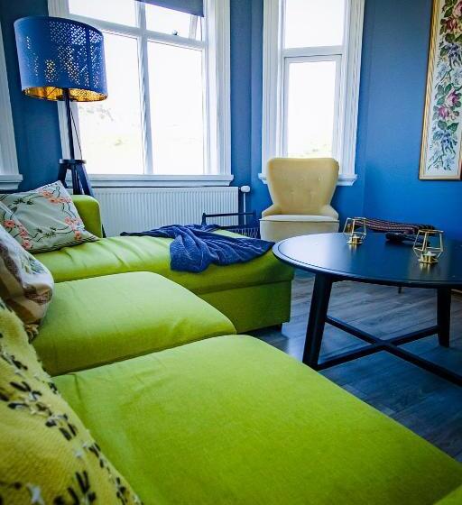 سوییت خانوادگی, Guesthouse Hóll