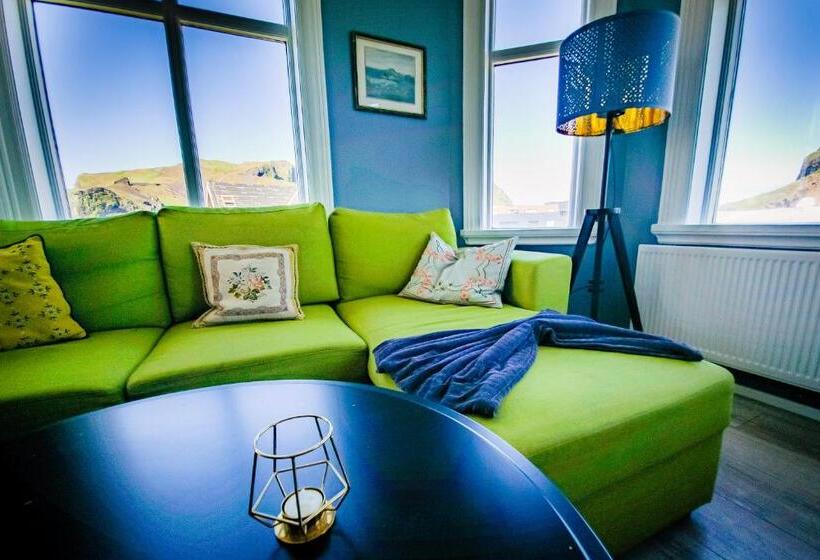 سوییت خانوادگی, Guesthouse Hóll