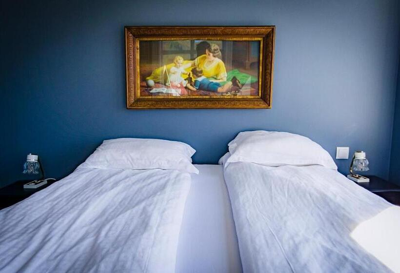 سوییت خانوادگی, Guesthouse Hóll