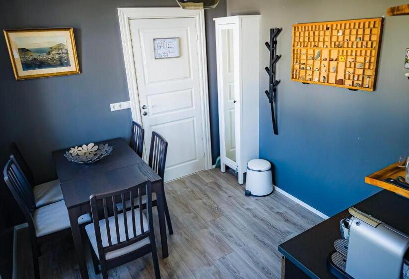 سوییت خانوادگی, Guesthouse Hóll