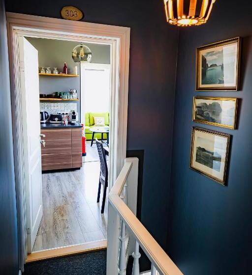 سوییت خانوادگی, Guesthouse Hóll