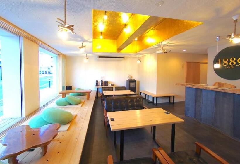 Семейное Студио, Hostel 1889